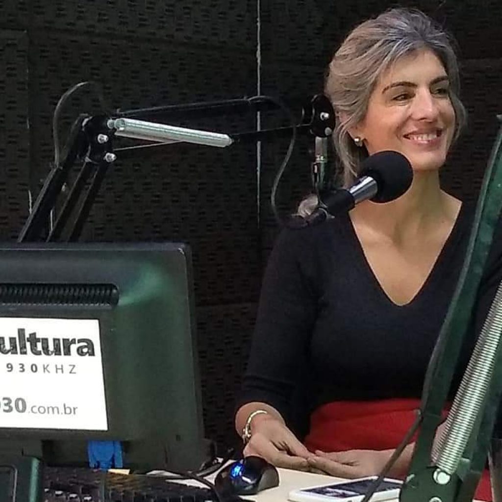 Rádio Cultura de Curitiba – Programa Cultura Revista Entrevista com Carla Regina Françoia